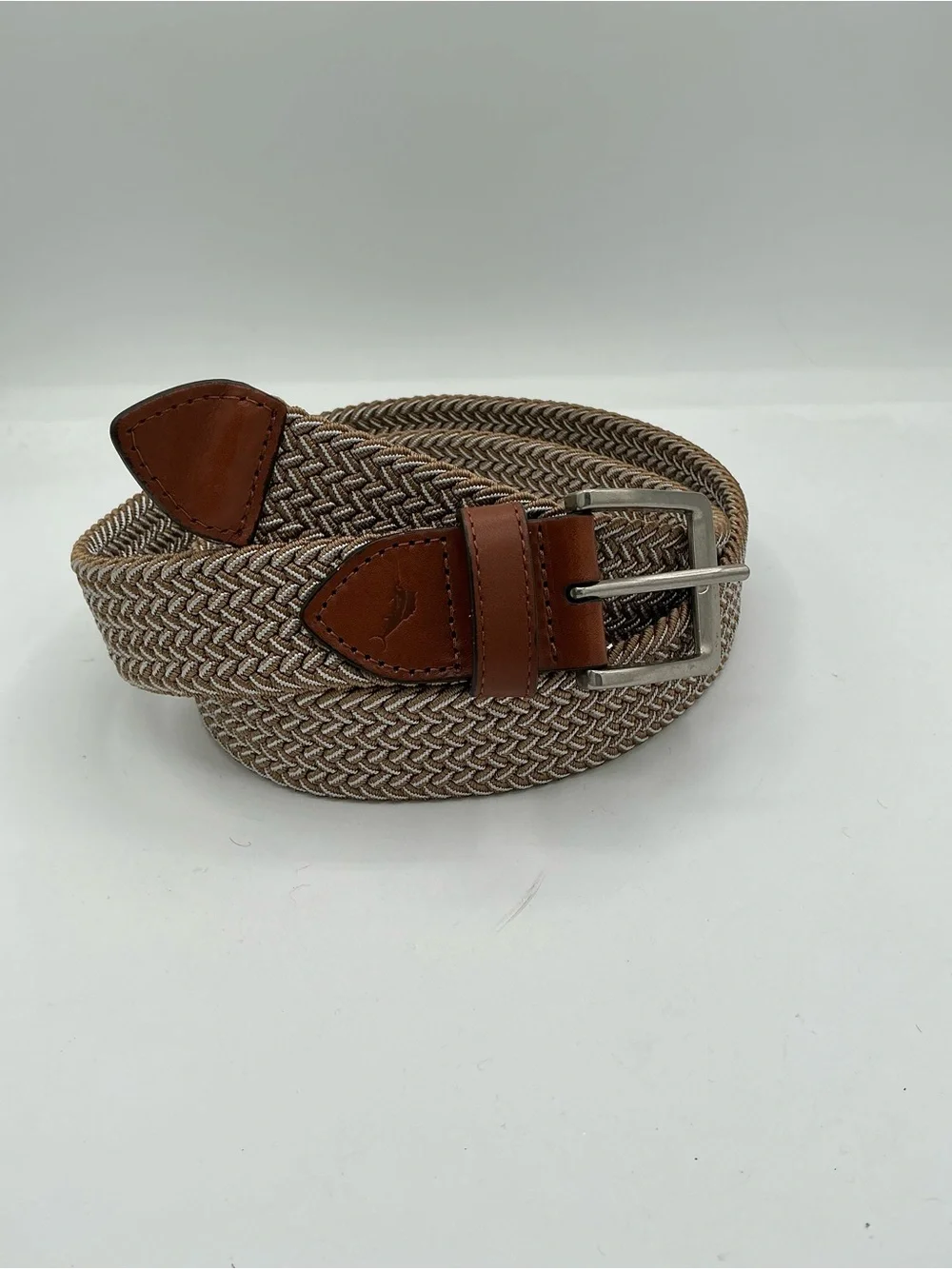 Tommy Bahama stretch belt with a beige and white pattern NWT size 38-40 L